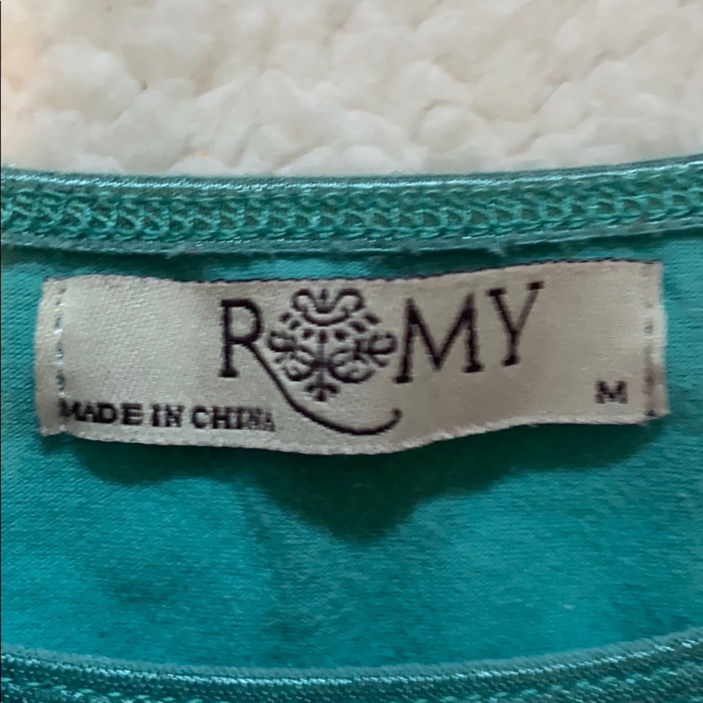 2 Romy tank tops - Picture 5 of 5